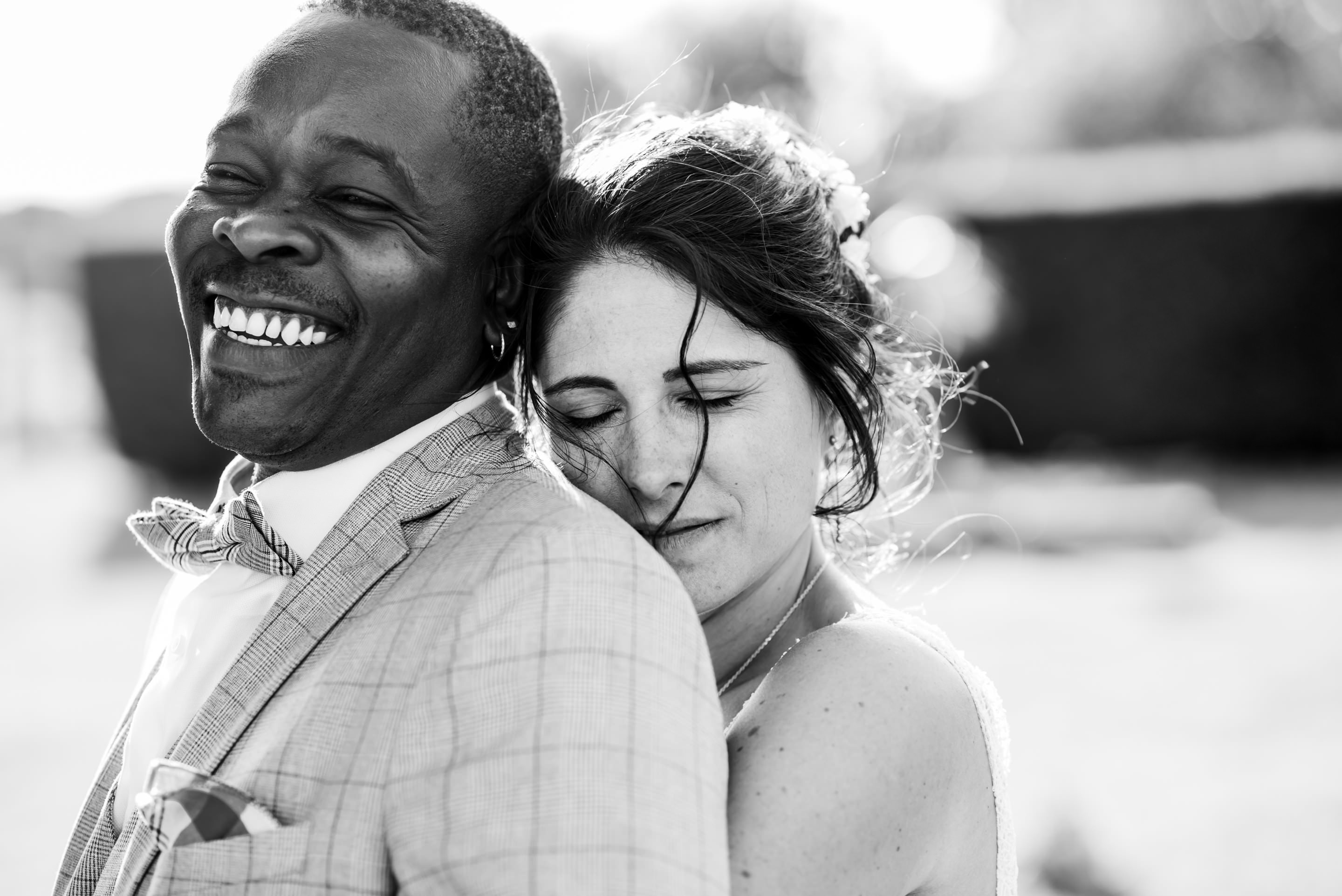 photo de couple en noir et blanc